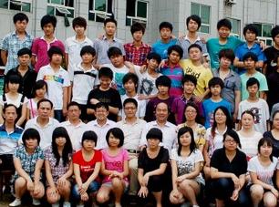 正源学校2011年初三年级毕业照（39-43班）