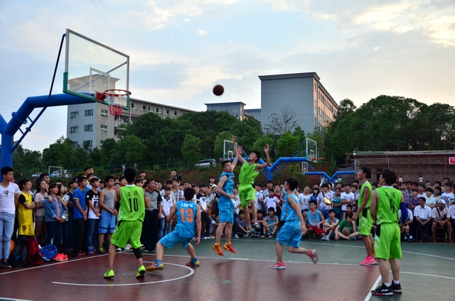 我校与耒阳二中高中篮球队举行友谊赛