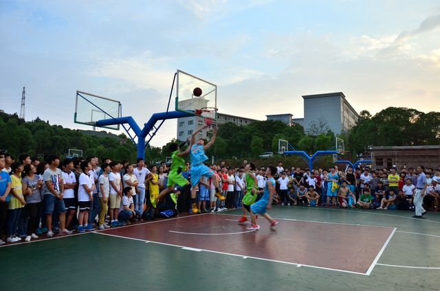 我校与耒阳二中高中篮球队举行友谊赛