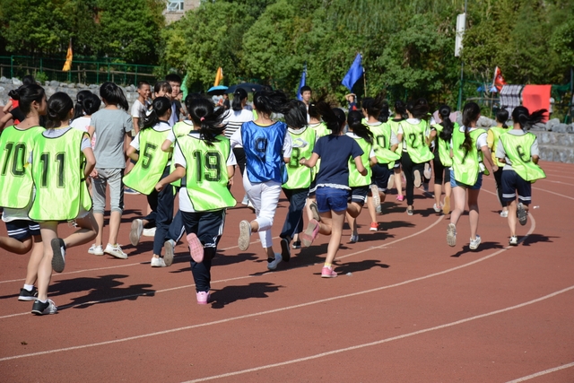 第二届中学生体育艺术节赛场快报9月26日上午